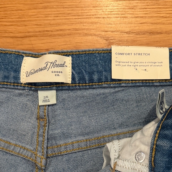 Universal Thread Women's Light Blue Straight Leg Jeans - Picture 3 of 6